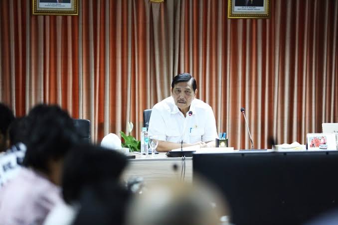Jokowi Tunjuk Luhut Pegang Komando PPKM Mikro Darurat di Jawa-Bali